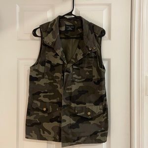 Sleeveless army jacket 🍃